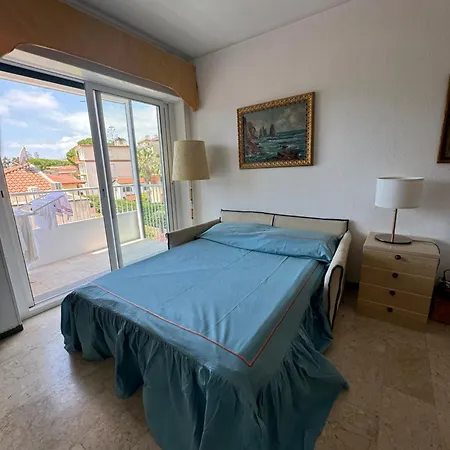 Tirrenia House - Sea Front With Private Apartment Sanremo