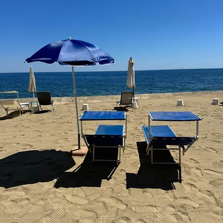 公寓 Tirrenia House - Sea Front With Private 圣雷默