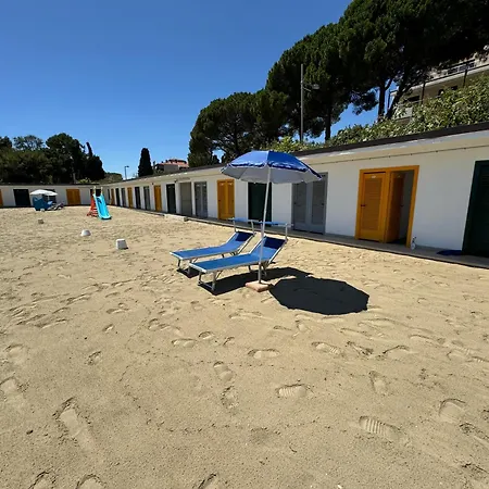 Tirrenia House - Sea Front With Private