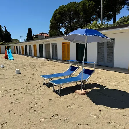 Tirrenia House - Sea Front With Private Apartament *